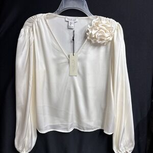 Rachel Zoe Los Angeles New York Blouse with A Beautiful Rosette Cream Size S